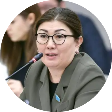 &quot;Деньги на улицу выбрасываются&quot;. Ответ главы Миннауки на вопрос о грантах не понравился Кошанову